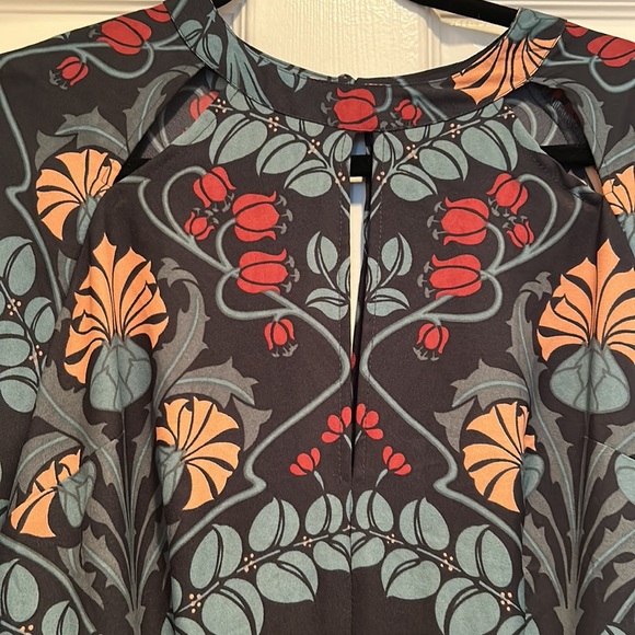 NWT ASOS maxi dress, cut out in the shoulders, chest & back. US size 8. Beautifu - Picture 2 of 8